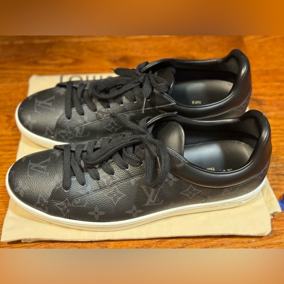 louis vuitton sneaker shoes for men. size 9UK 10 US in black color, used 4 times - Picture 7 of 12
